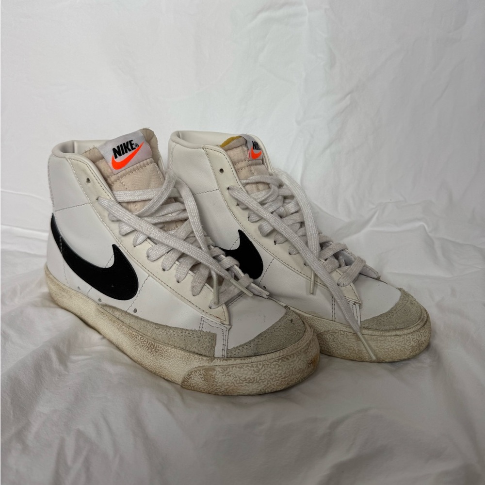 Nike Blazer Mid '77 High-Top Sneaker - Women’s Sz. 7 - Black / White